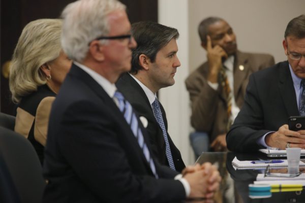 REUTERS/Grace Beahm/Pool